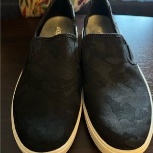 Men’s Olukai Slip-On.